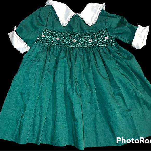 Vintage smocked dress with collar